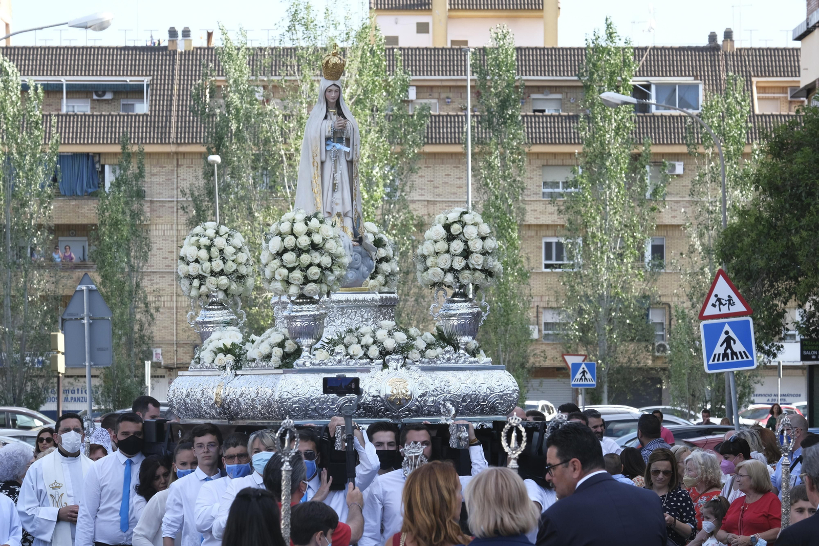 La procesión de la Virgen de Fátima de Córdoba, en imágenes