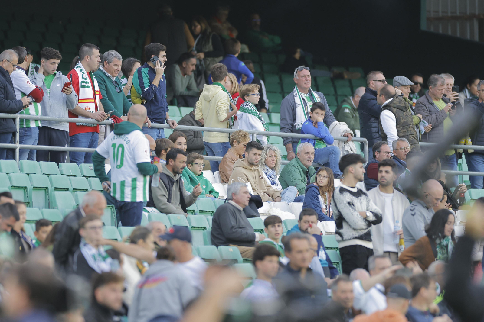 Búscate en las fotos del Betis-Real Madrid