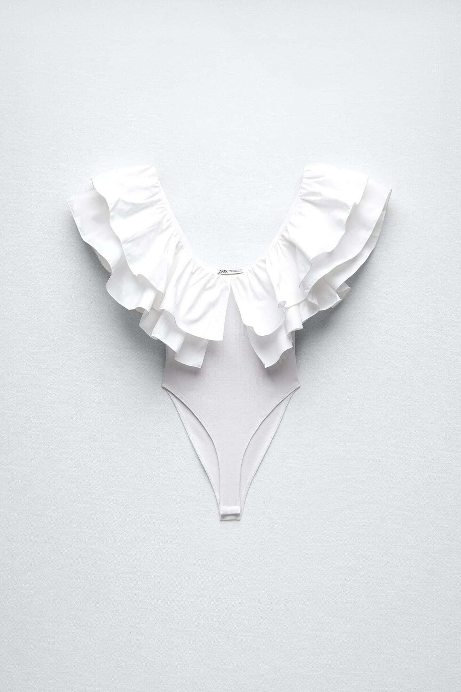 Body con volantes de color blanco de Zara.