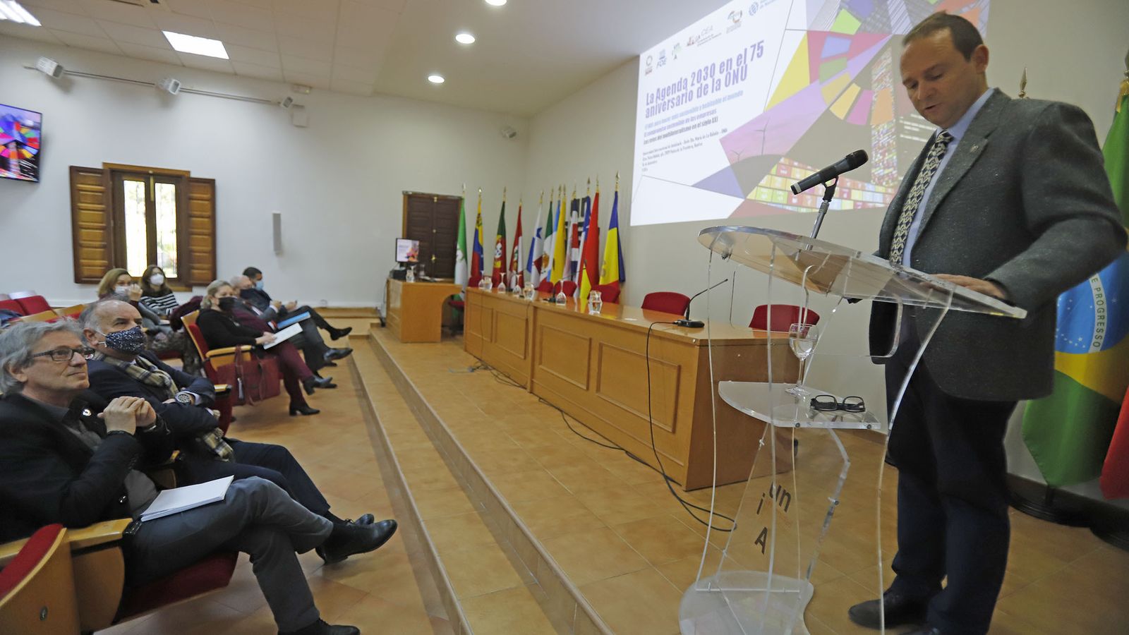 El rector de la UNIA fue el encargado de la presentación de la jornada.