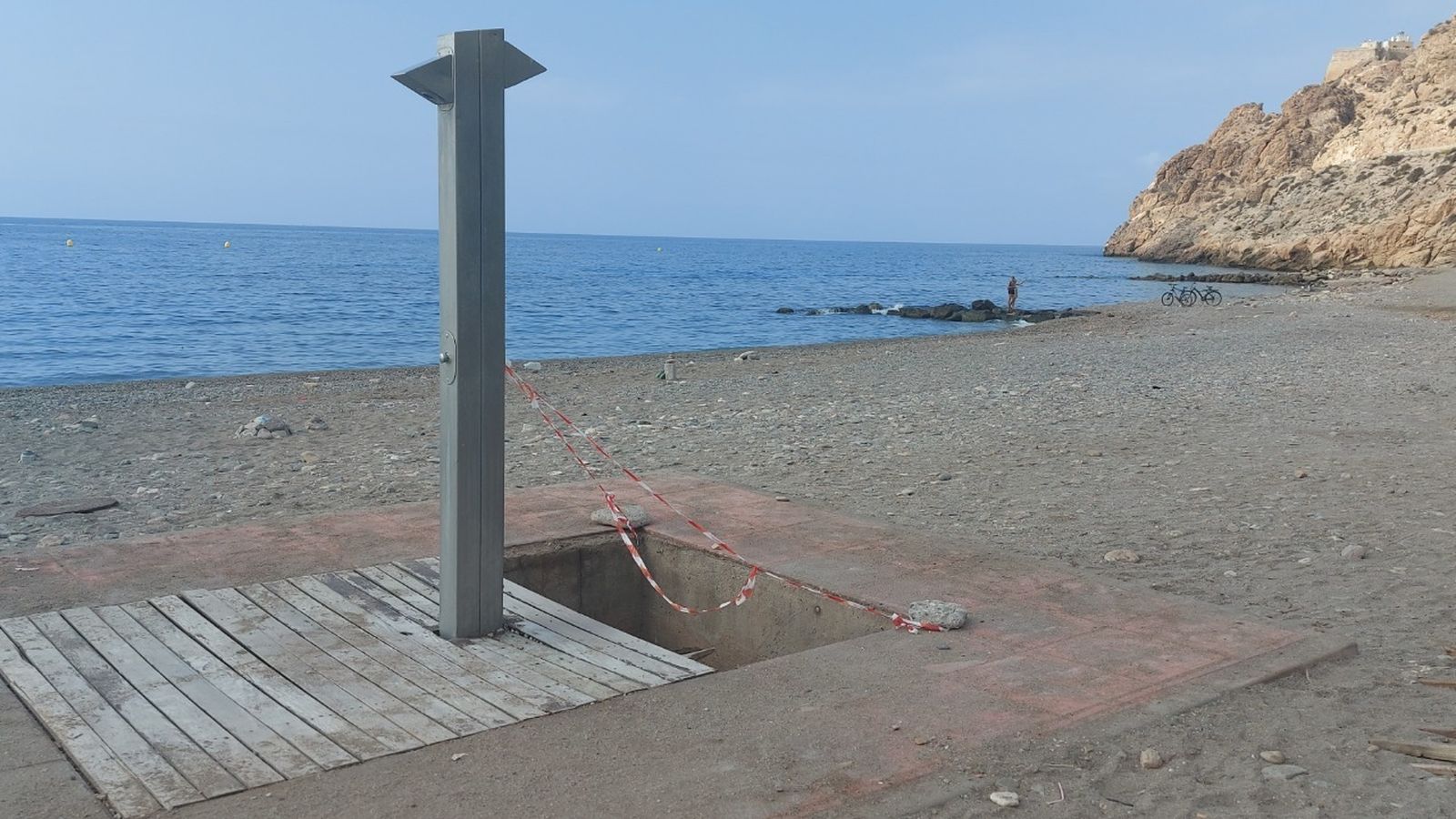 La única ducha de la playa