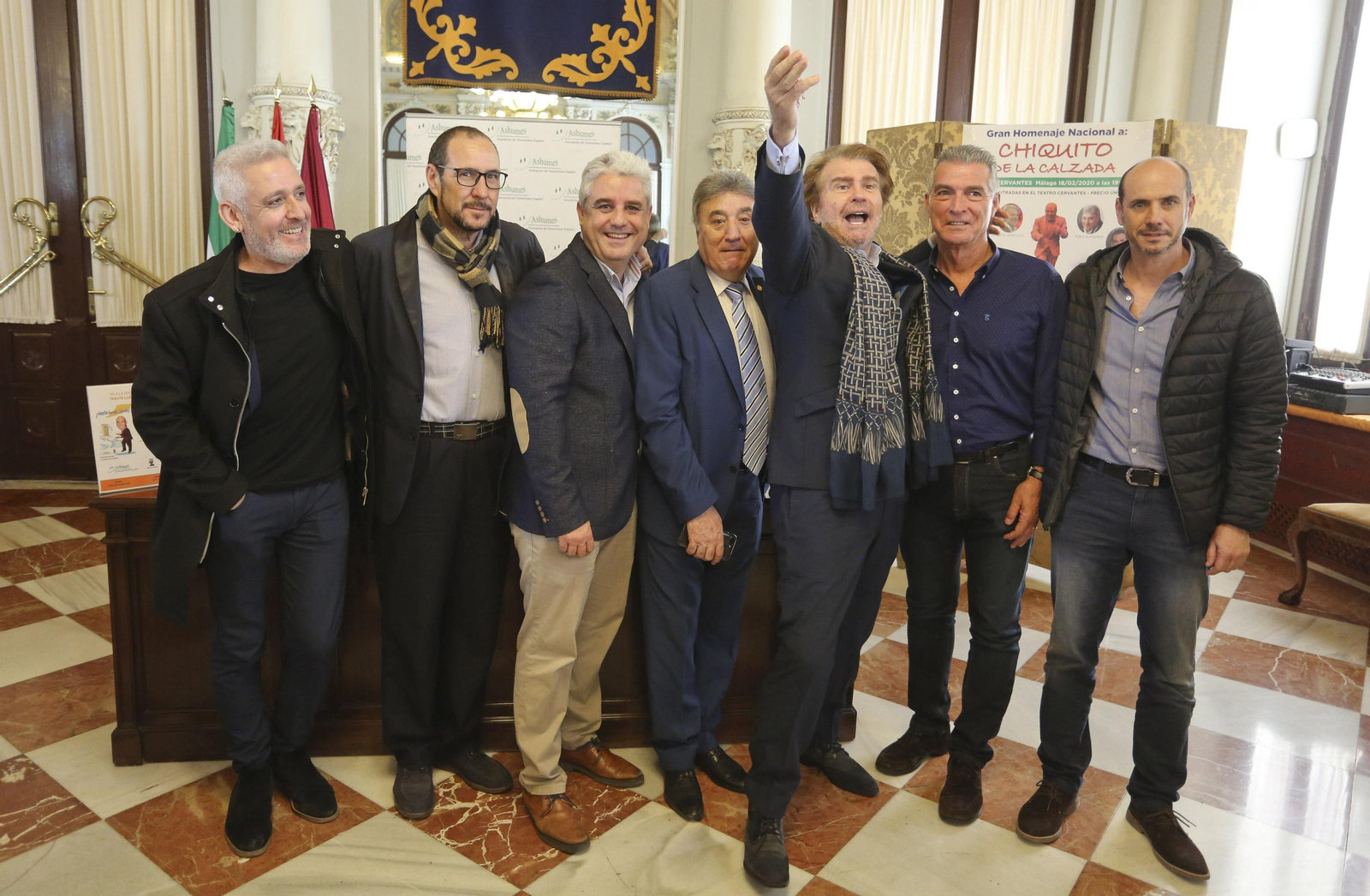 Varios de los humoristas que asistieron a la presentación de la gala.