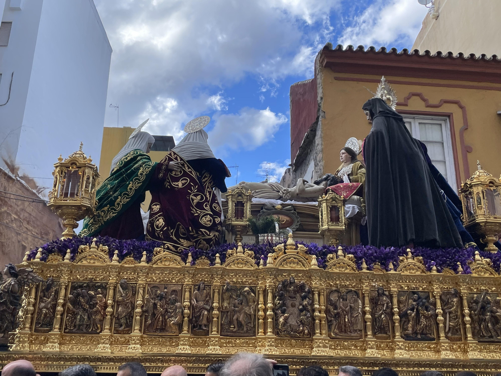 Monte Calvario en su procesión del Viernes Santo en Málaga, en fotos
