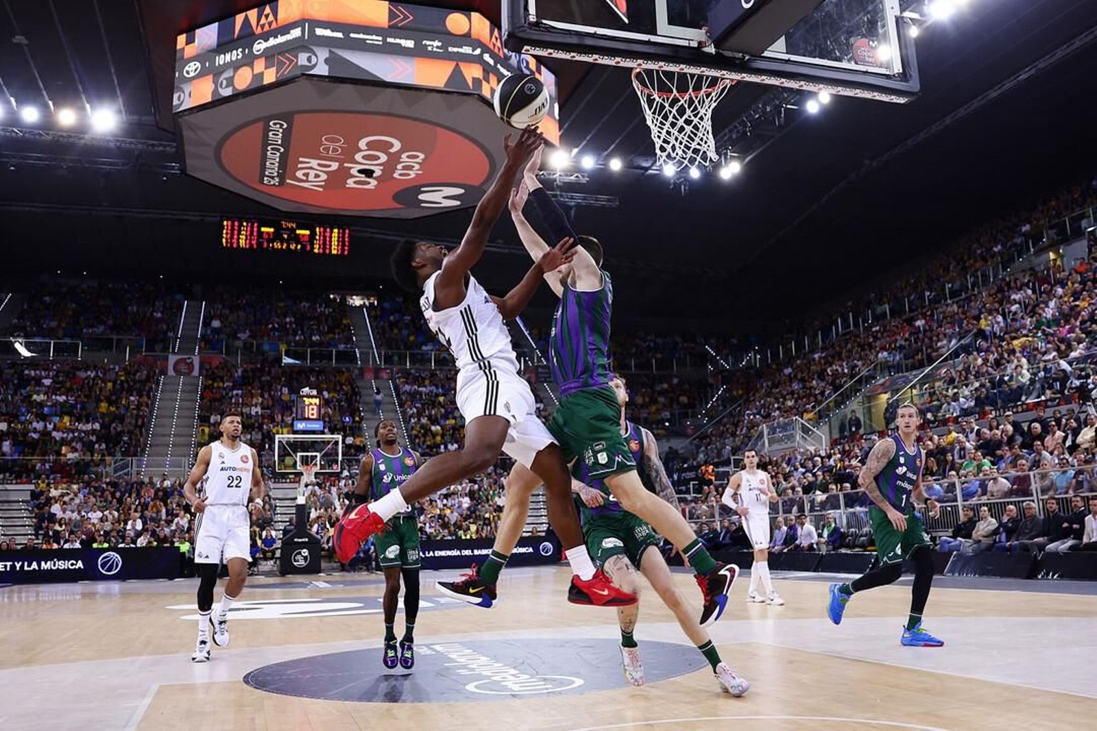 El Unicaja, campeón de Copa: Todas las imágenes del partido, la fiesta y la llegada a Málaga