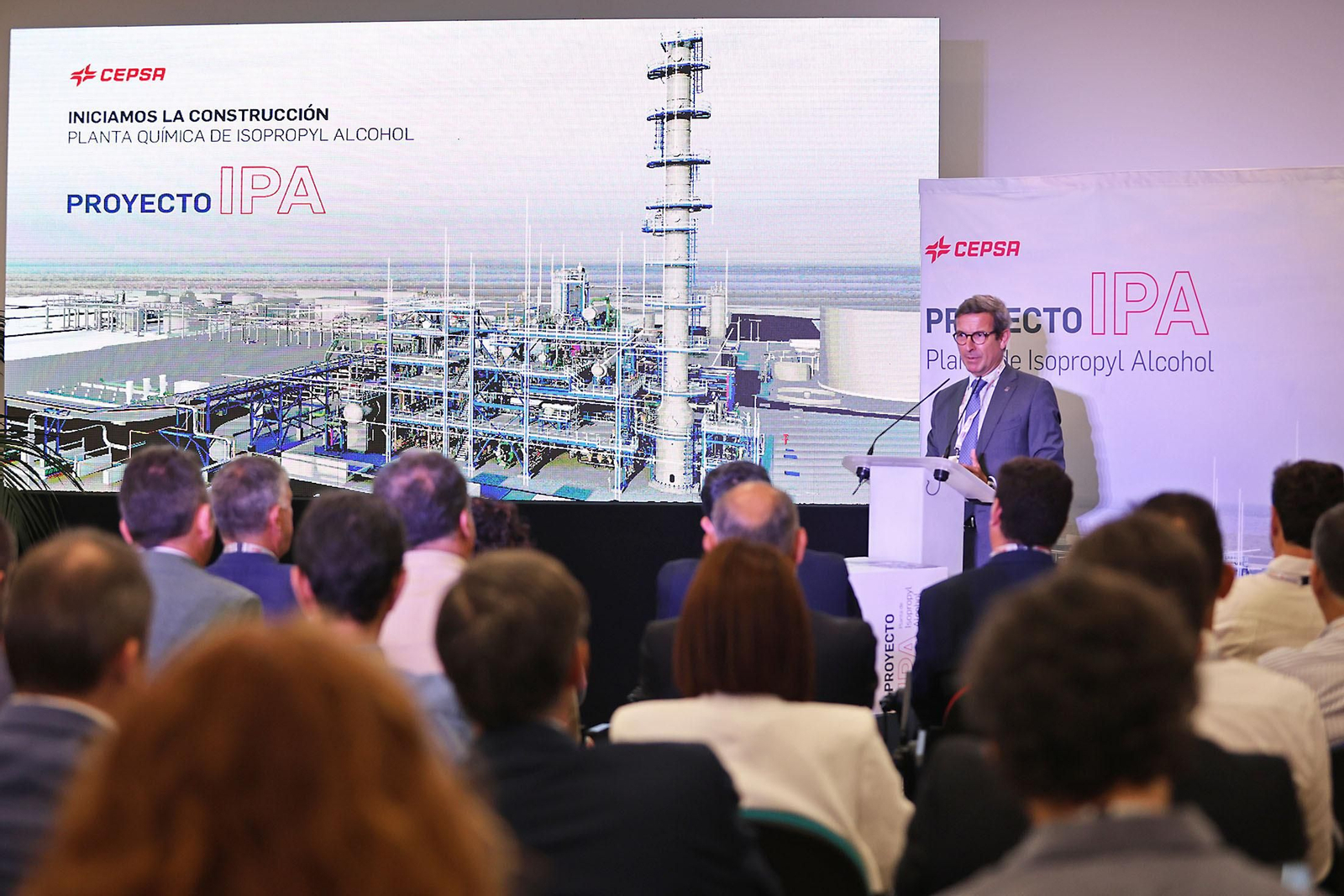 Imágenes de la presentación de la nueva planta de alcohol isopropílico (IPA) de CEPSA en Huelva