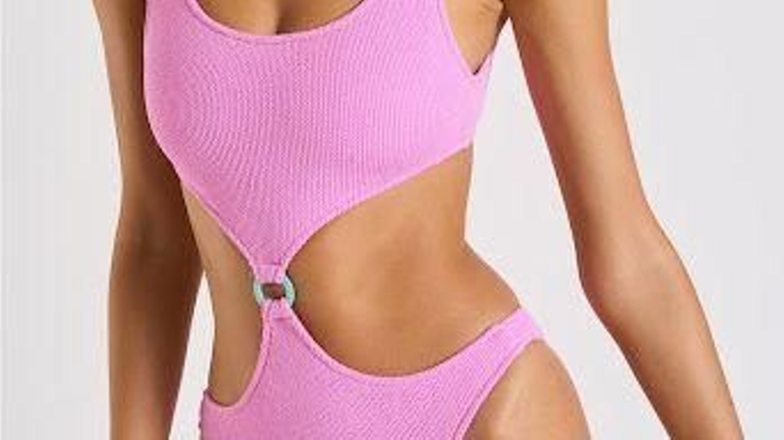 Banana Moon, cuatro décadas de ropa de playa y trajes de baño condensadas en su nueva colección de «trikinis»