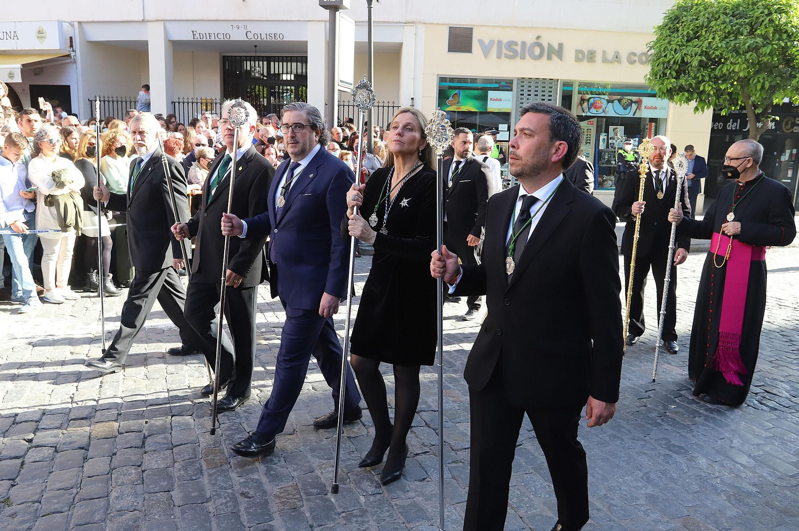 La Legión acompaña al Cristo de la Vera+Cruz en su procesión por Huelva, en imágenes