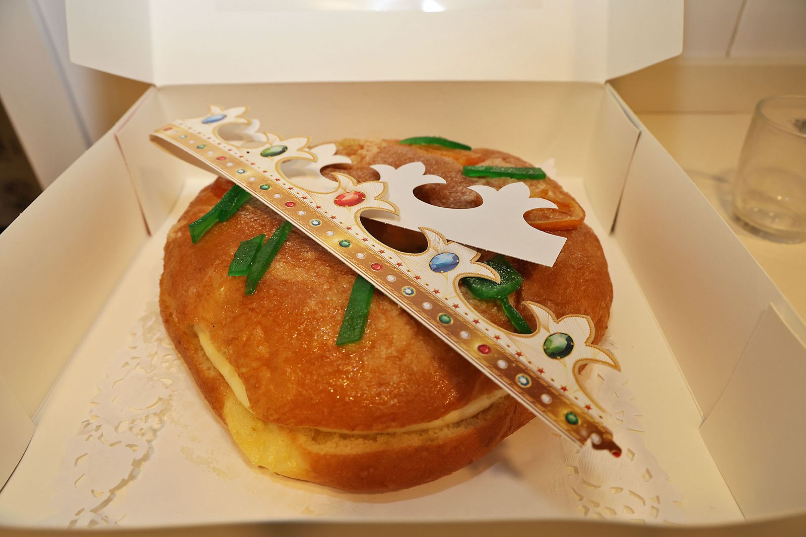 Día de regalos y Reyes Magos por los barrios de la ciudad