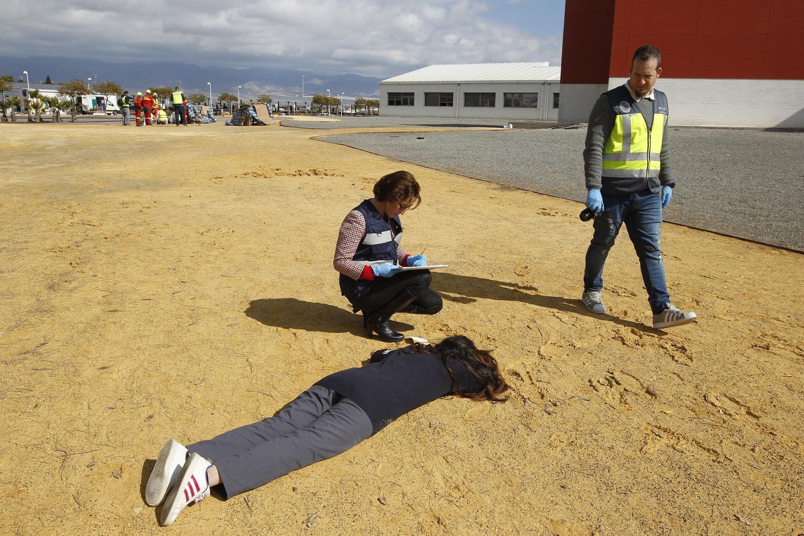 Las imágenes del simulacro de accidente con víctimas en la UAL