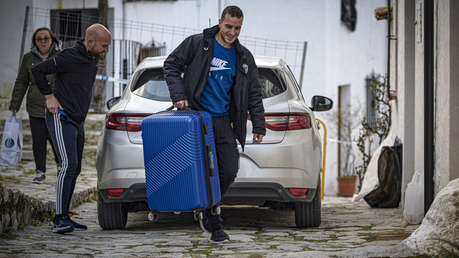 Las imágenes del retorno de los vecinos de Grazalema a sus casas después de once días desalojados