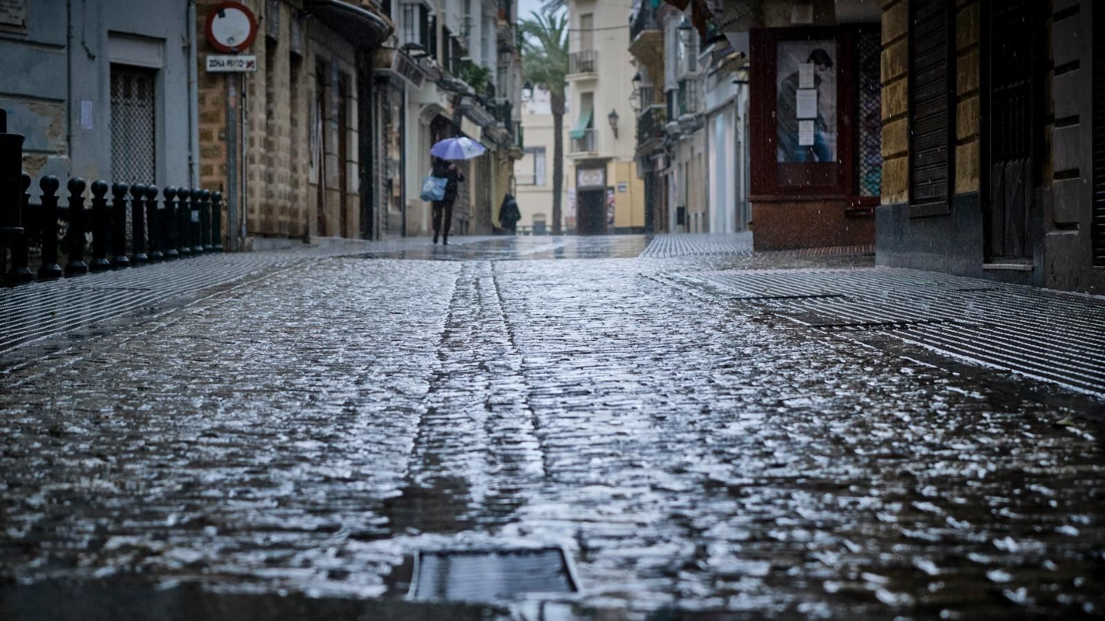 La calle pelota se encontraba casi desierta a media mañana de este martes.