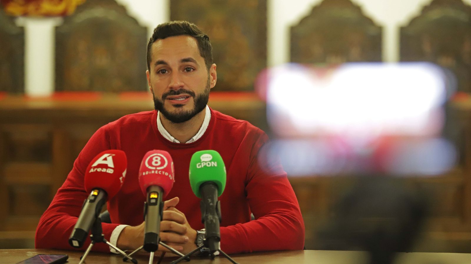 Mario Fernández en su despedida en el Ayuntamiento de La Línea.