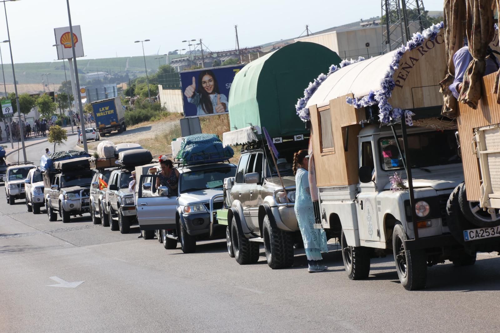 La Hermandad del Rocío de Jerez, entrando en la ciudad en su regreso
