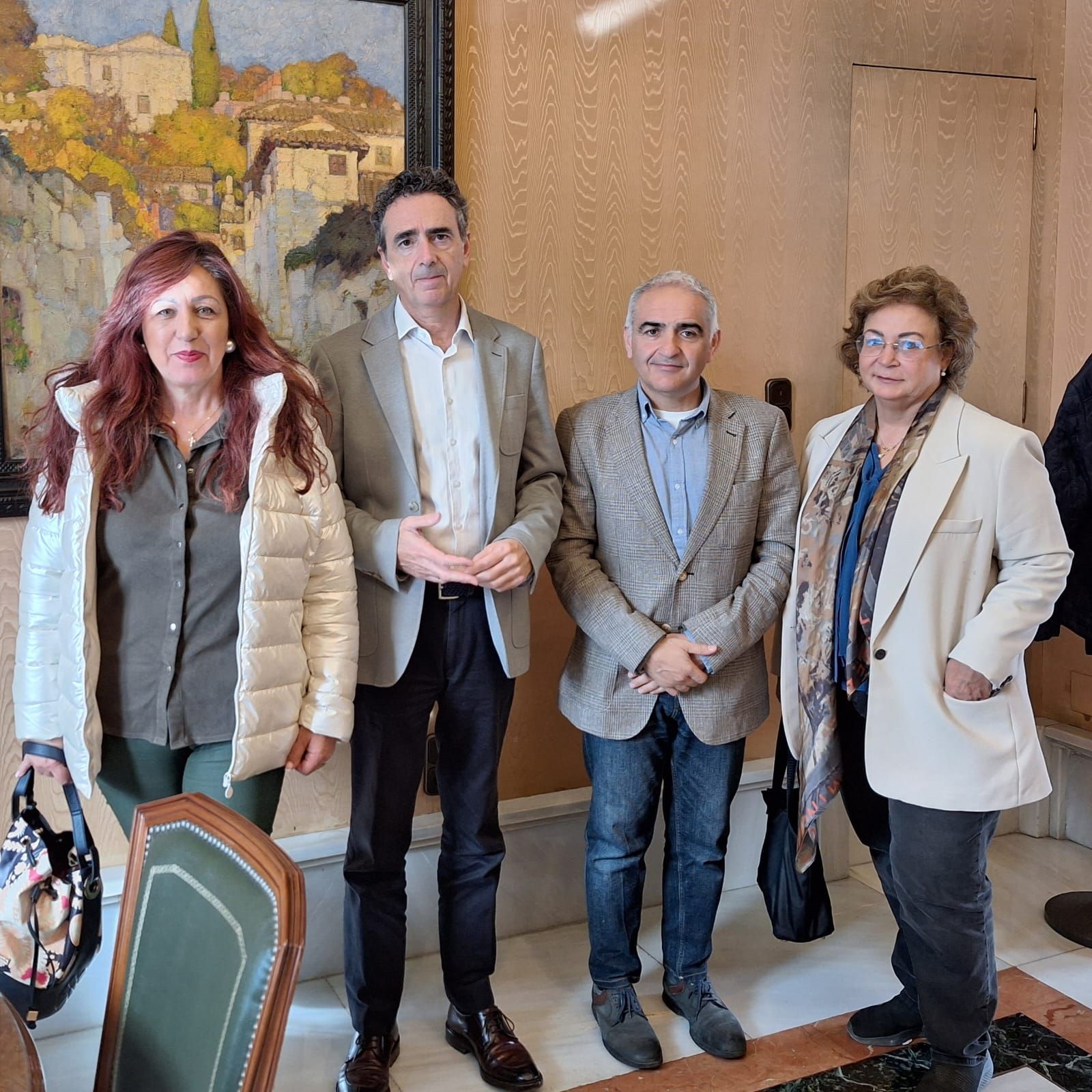Miembros de AvitarGranada con el concejal de Urbanismo de la capital.