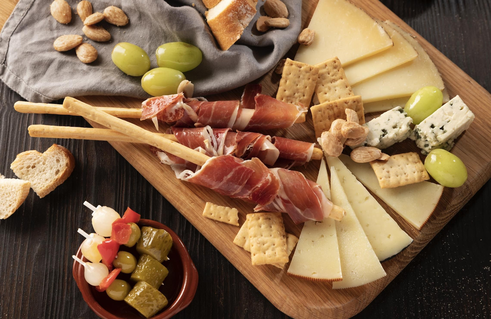 Cómo preparar una tabla de aperitivos navideños en unos minutos