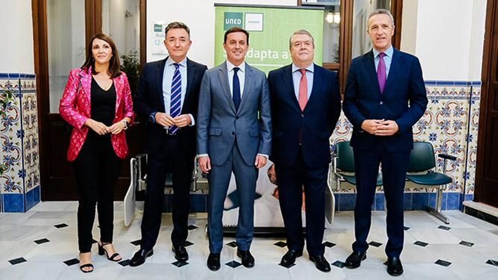 El magistrado del Tribunal Constitucional, César Tolosa Tribiño, ha sido el encargado de impartir la conferencia de apertura del nuevo curso inaugurado por el presidente de Diputación, Javier A. García