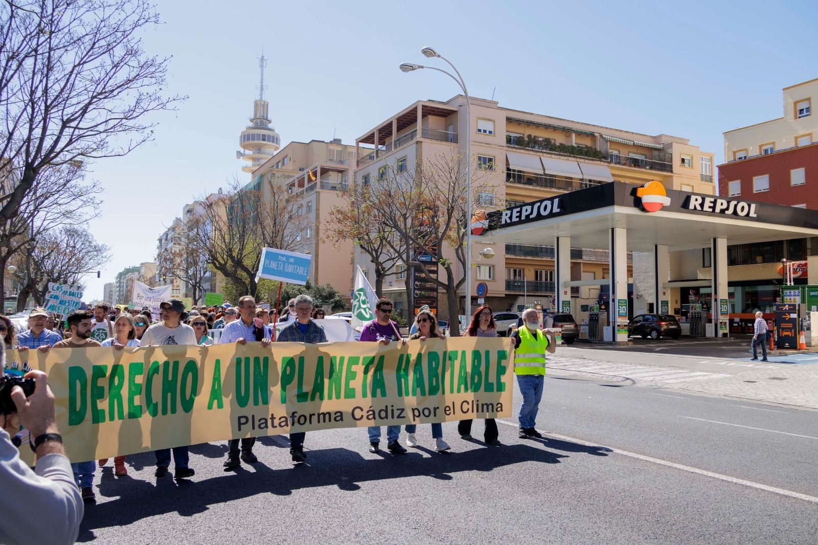 Miles de personas se manifiestan en Cádiz por la Educación Pública, la Sanidad y el Clima