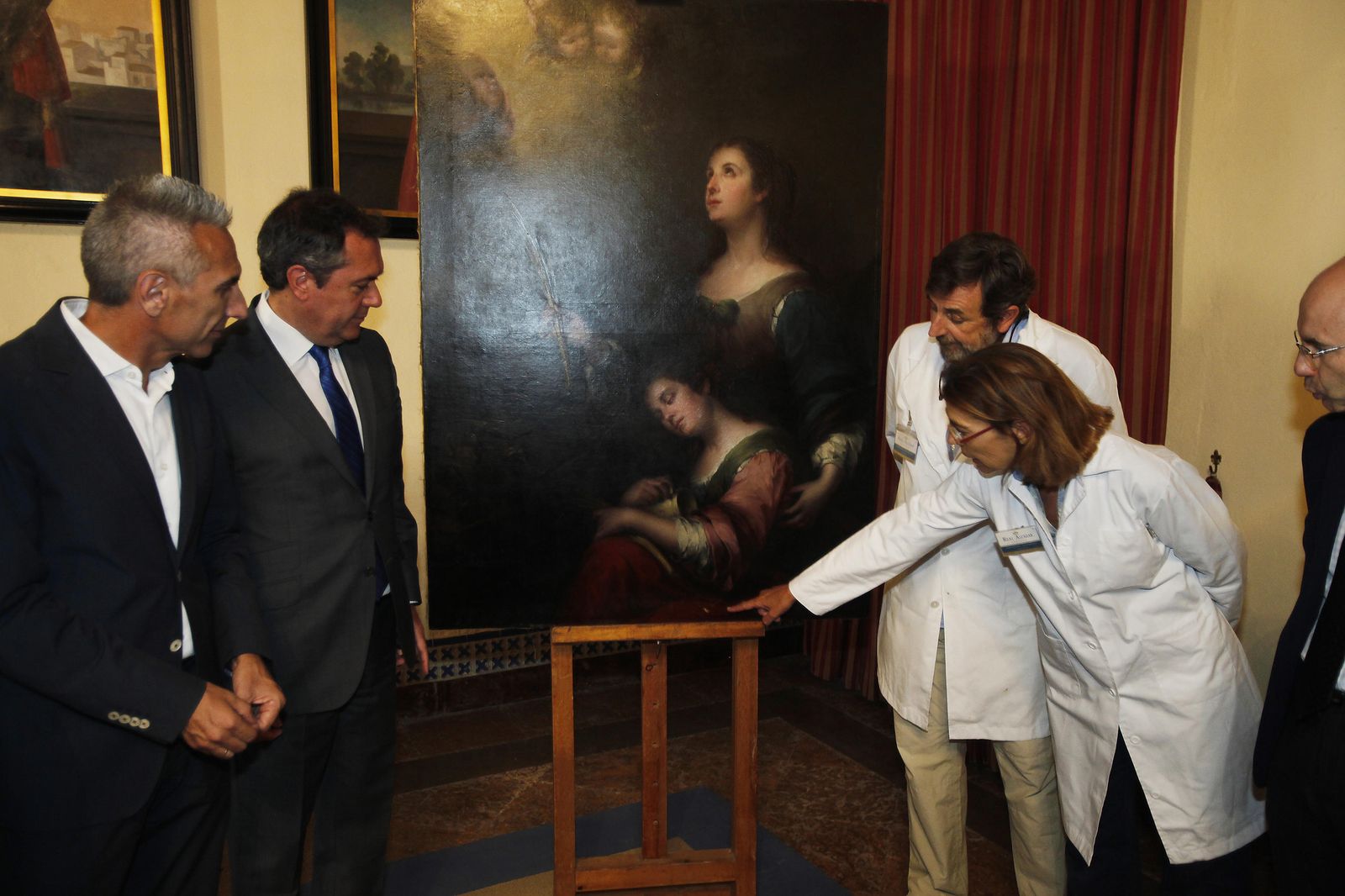 A la izquierda, el consejero de Cultura y el alcalde, durante la presentación de 'Murillo y su estela'.