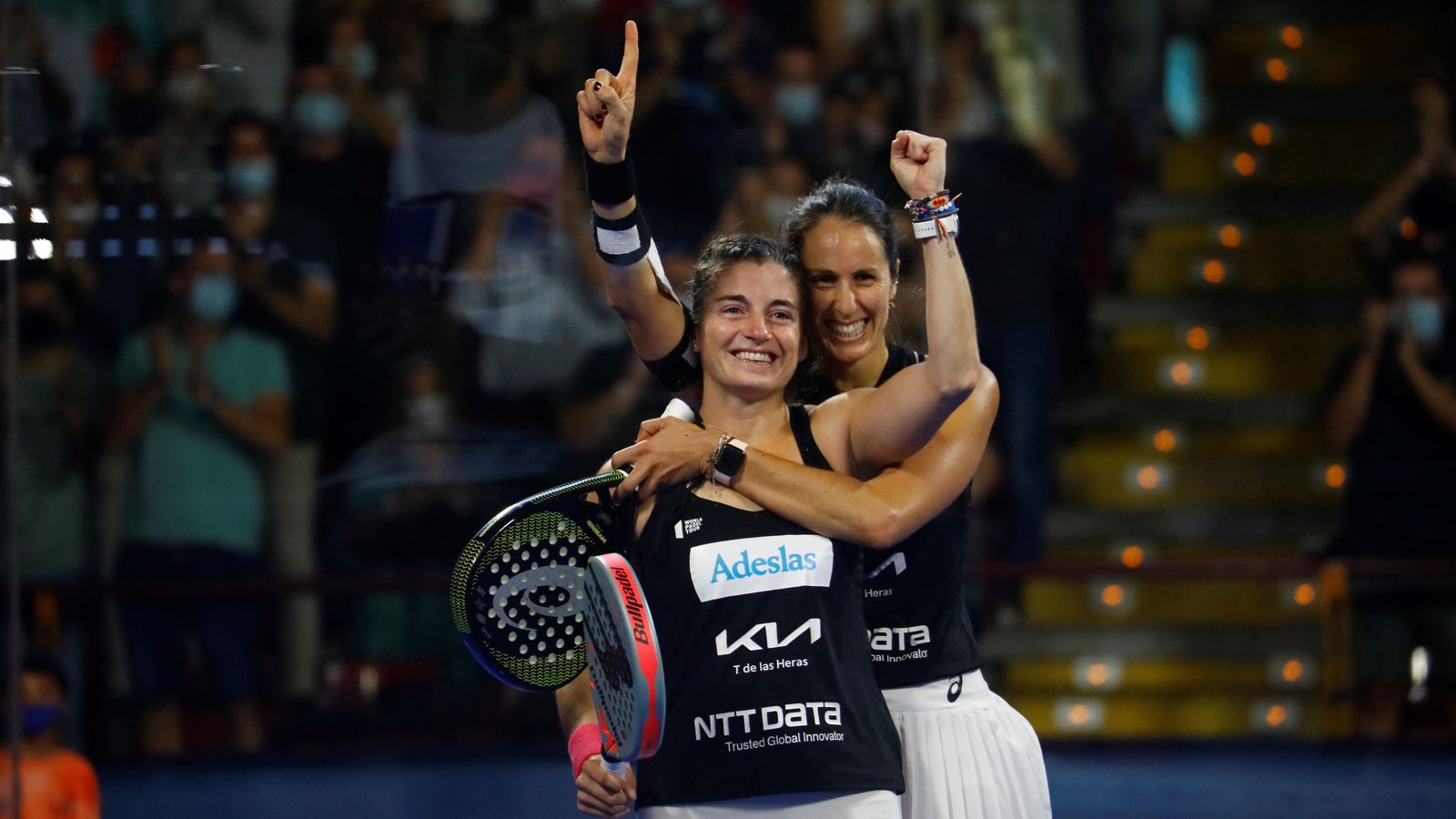 Gemma Triay y Alejandra Salazar celebran su triunfo en Vista Alegre.