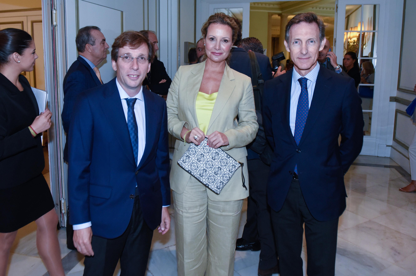 Los invitados al Foro Joly con Juanma Moreno en Madrid, en imágenes