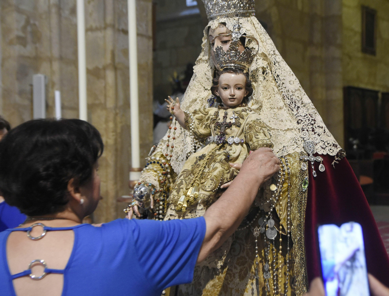 Besamanos a la Virgen de los Remedios, en imágenes