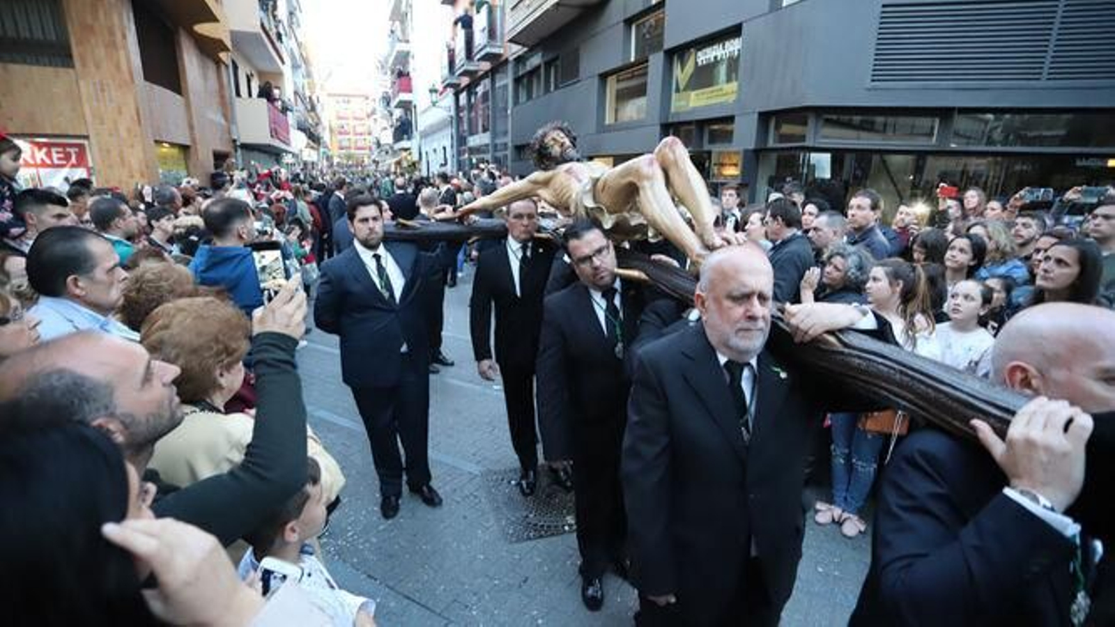 Así fue la procesión del Cristo de la Vera+Cruz acompañado por la Legión en el año 2019