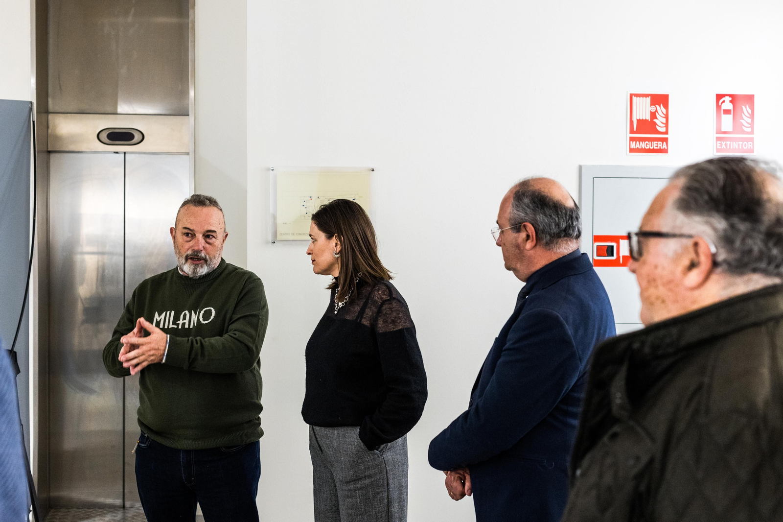 Las imágenes de la inauguración de la exposición 'Nostalgia de juventud' en San Fernando