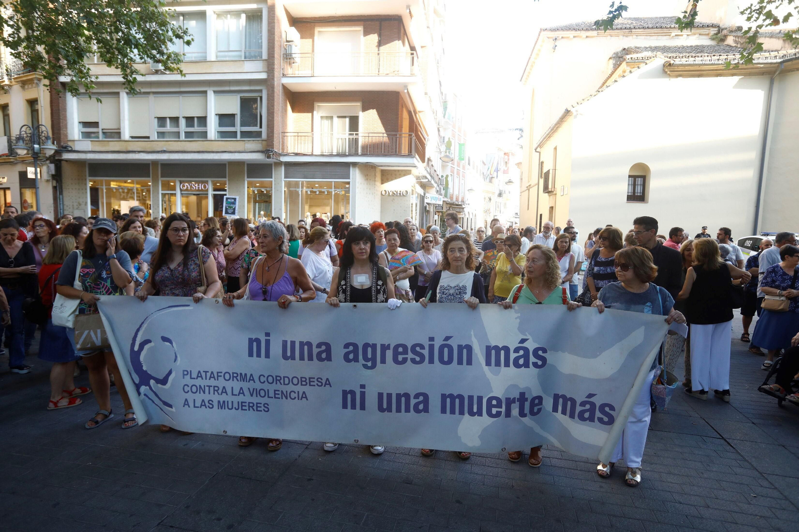 La concentración de Córdoba tras los últimos asesinatos machistas, en imágenes