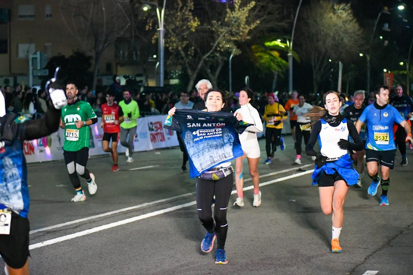 En imágenes: búscate en tu llegada a meta de la Carrera de San Antón 2025 (9)