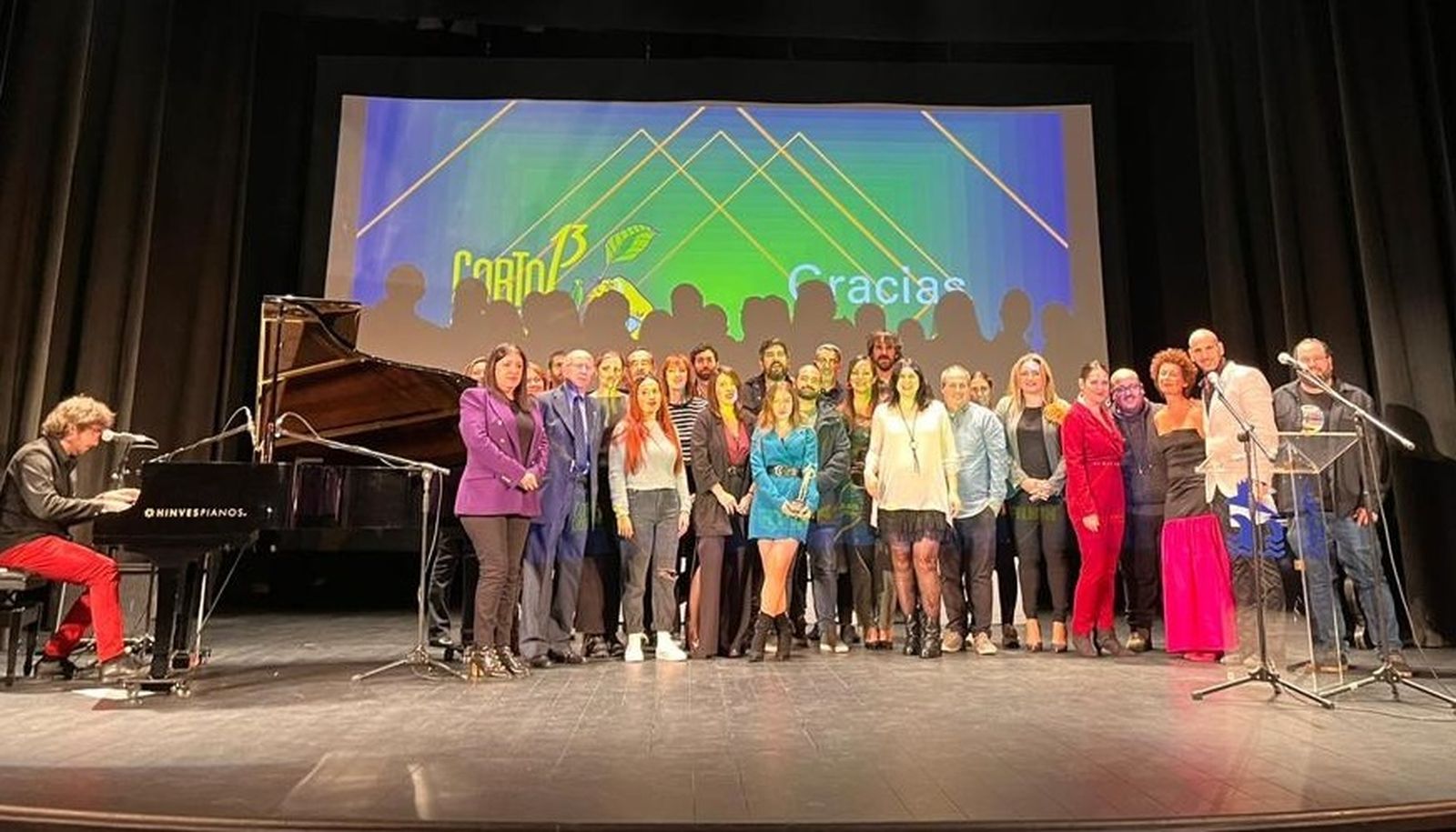 Los galardonados en el Teatro Circo de Puente Genil.