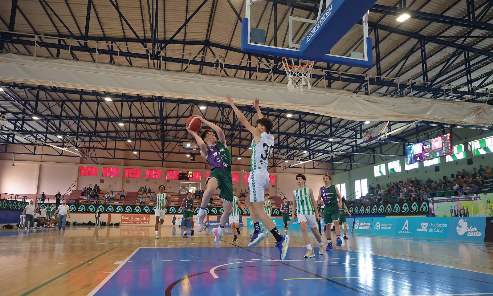 Imágenes de la jornada final del CADEBA infantil masculino de baloncesto en La Línea