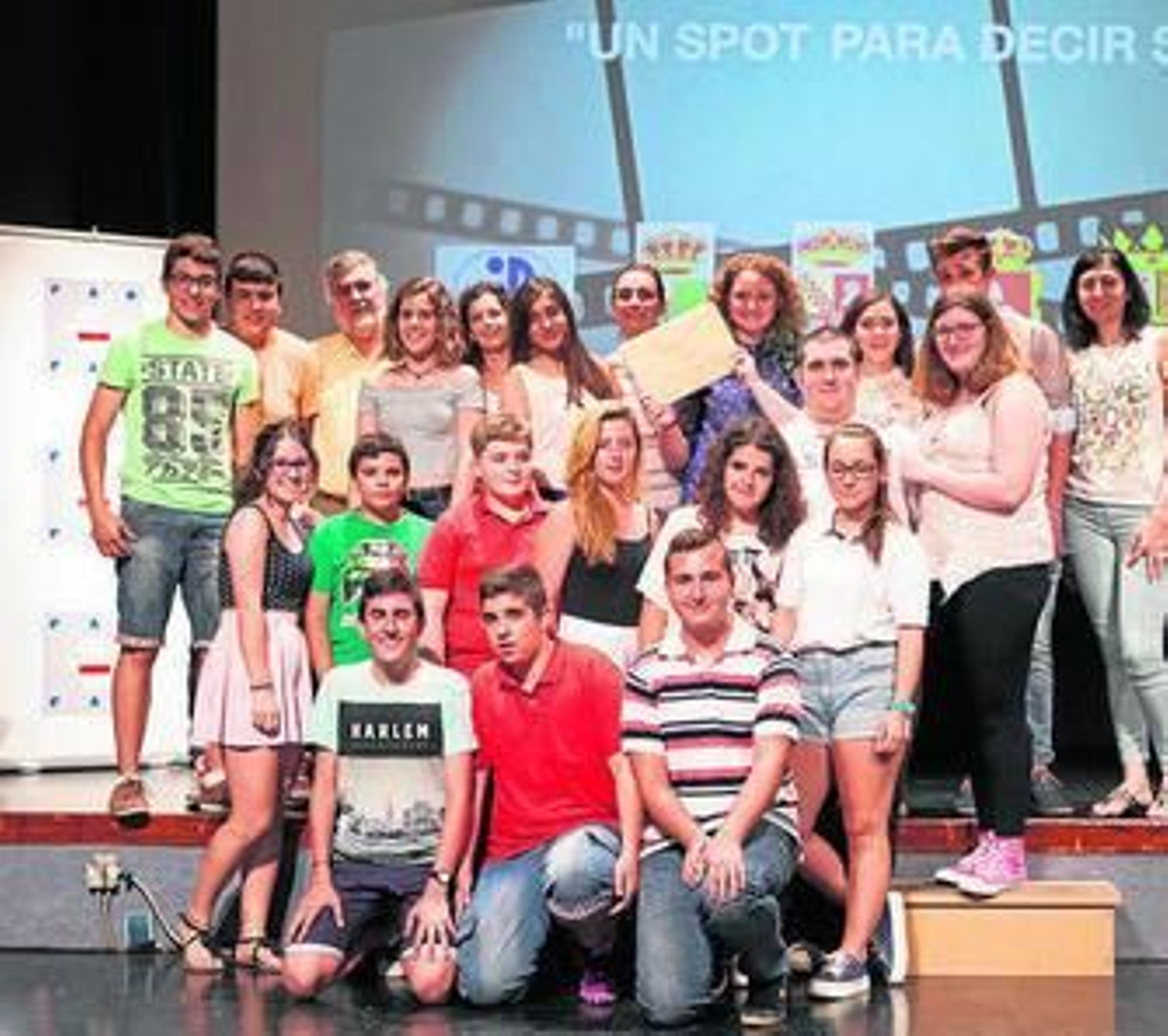 Alumnos de los centros participantes, durante la gala del festival.