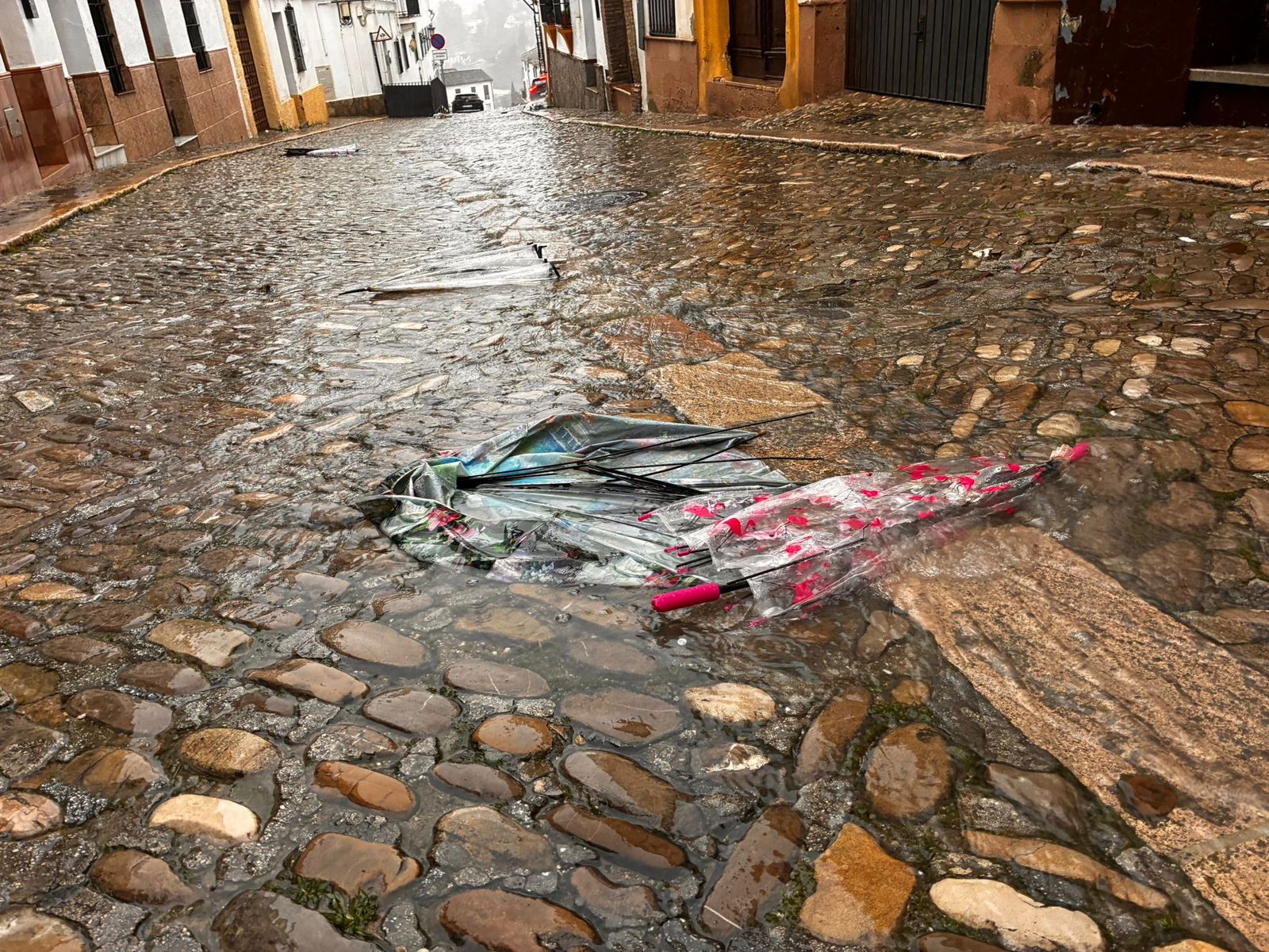 Calles de Ronda, llenas de parguas rotos.
