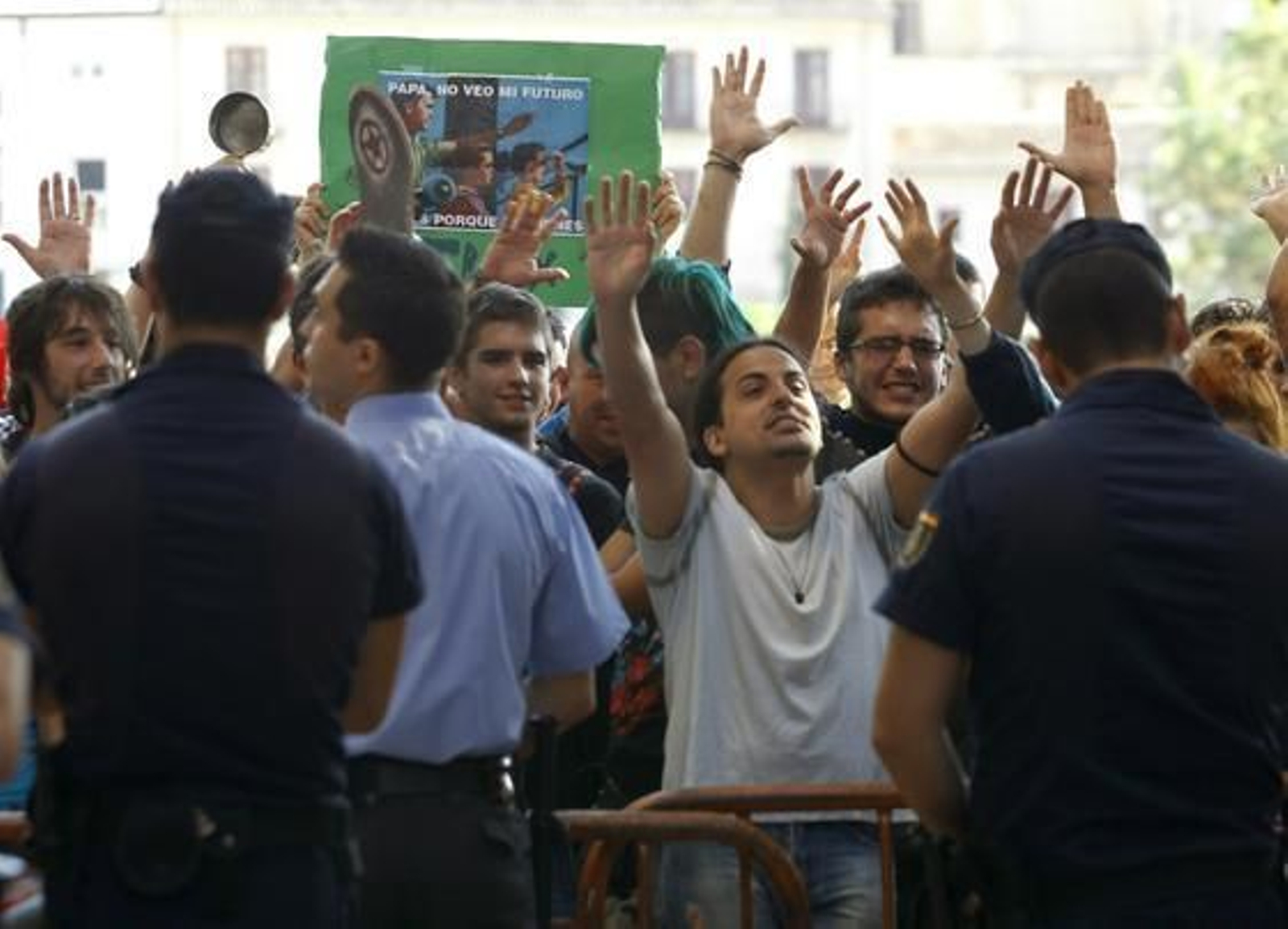 La carga policial contra los 'indignados' de Valencia, en imágenes

Foto: EFE