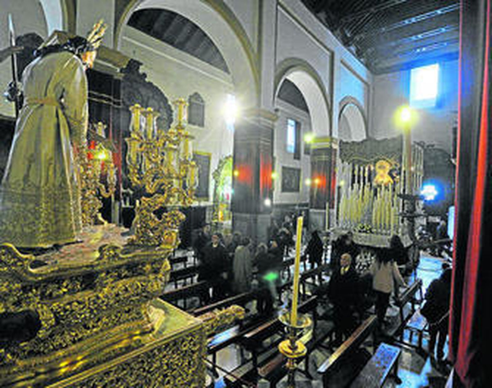 Los pasos de la Amargura recibían al visitante en la iglesia de San Juan de la Palma.