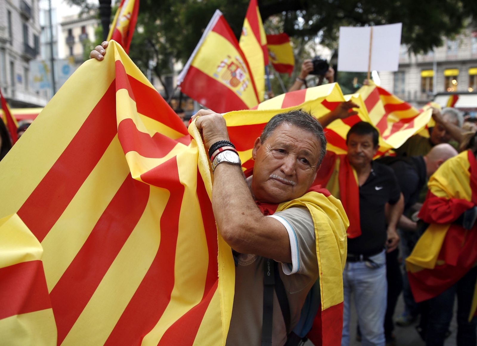 La marcha por la "unidad de España" en Barcelona, en imágenes