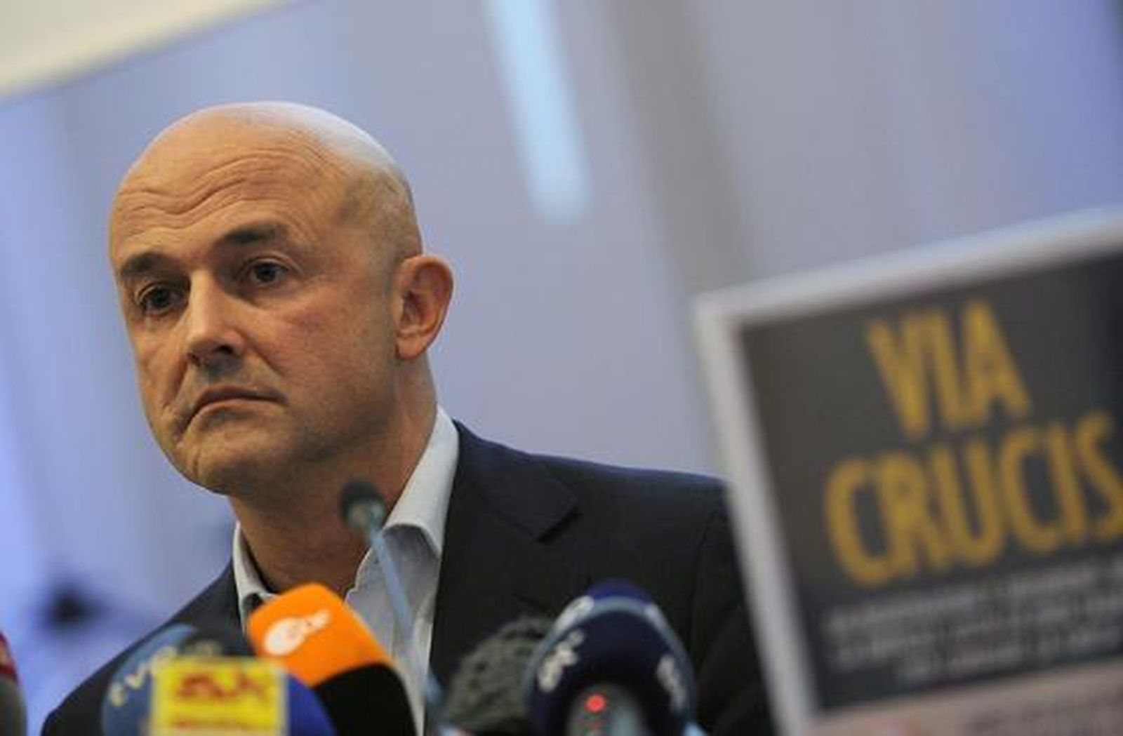 'Via Crucis', un nuevo libro que denuncia los obstáculos que afronta el Papa a sus reformas