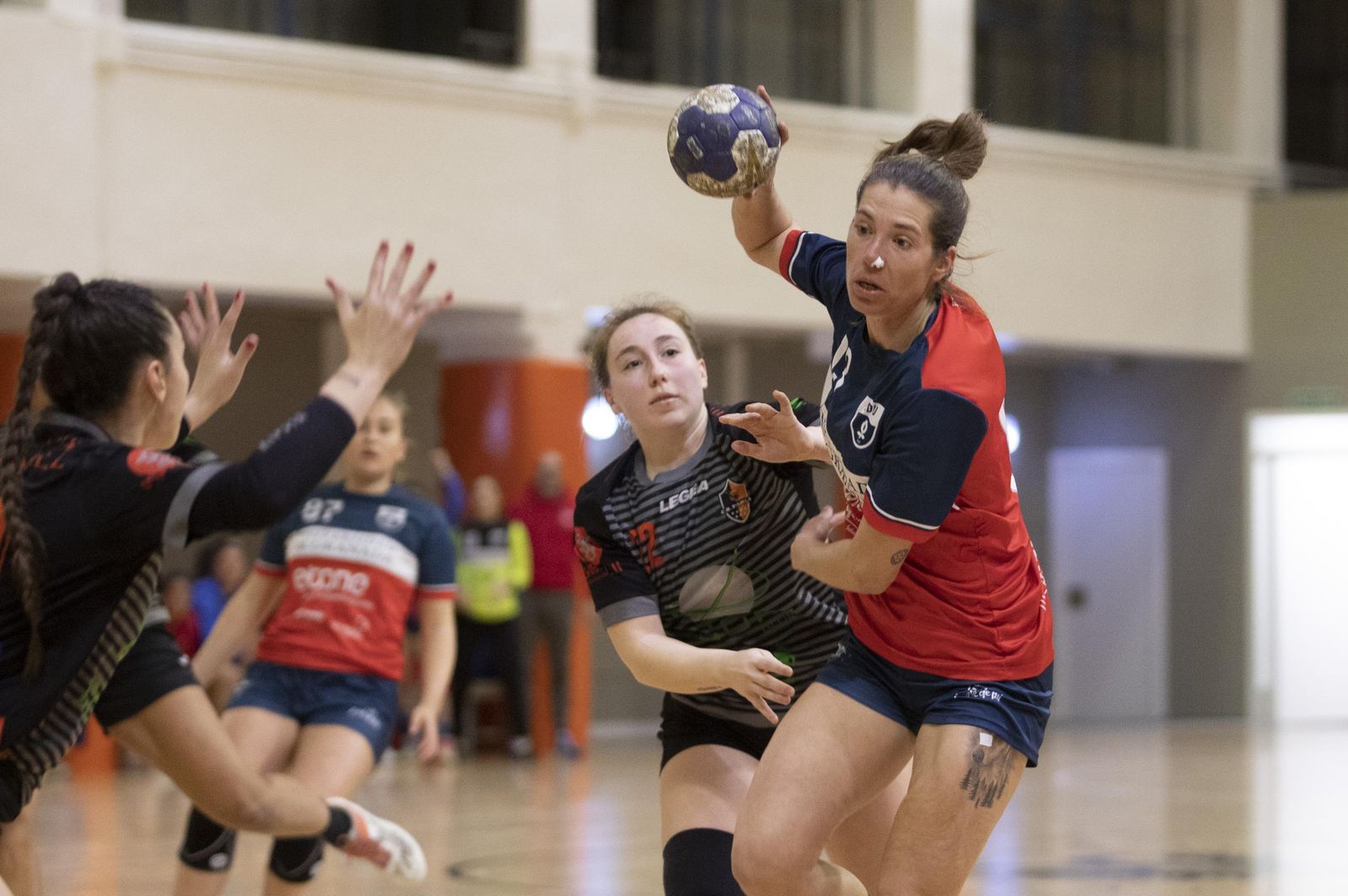 El Uni, a por la primera victoria.