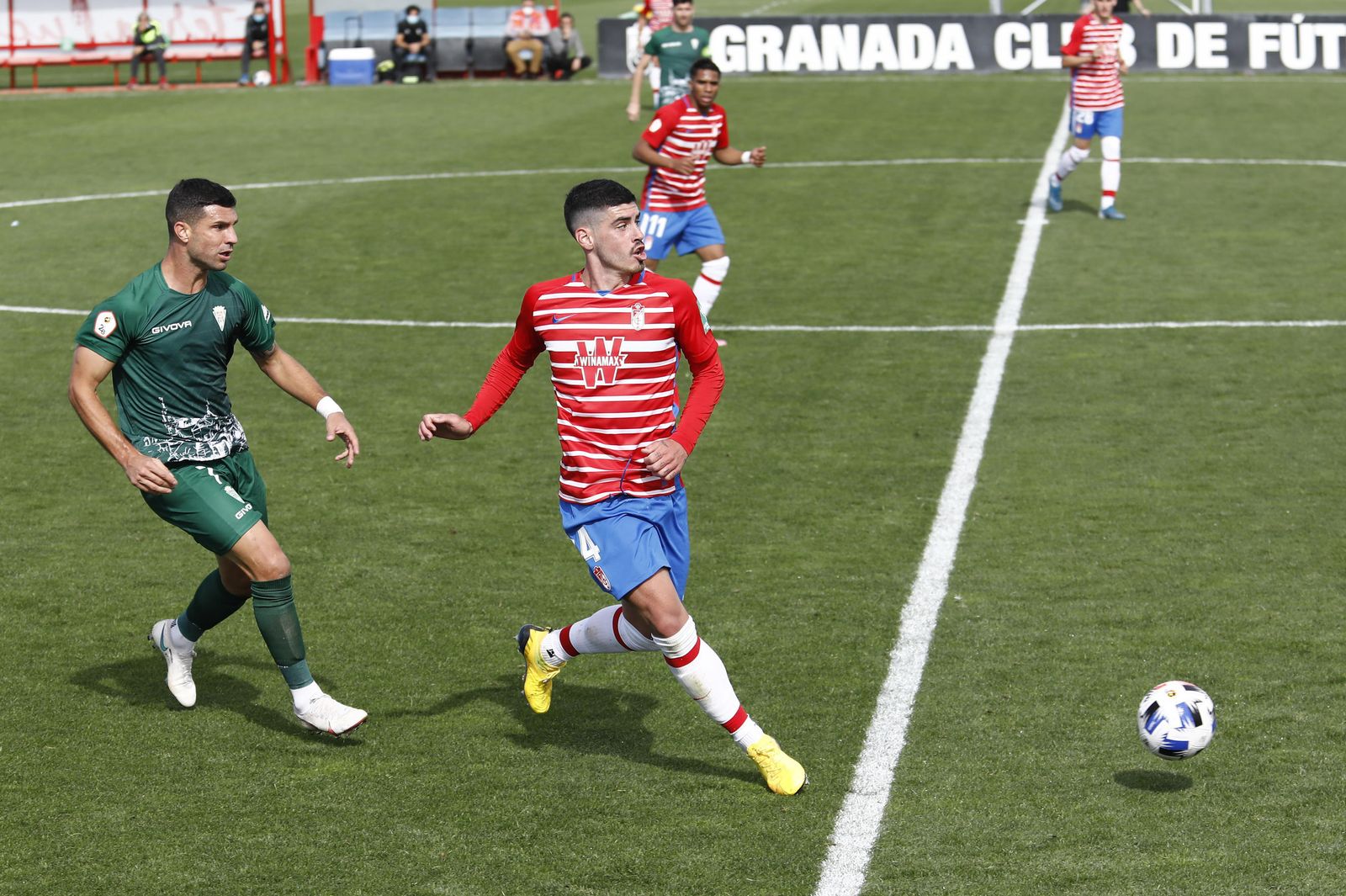 Montoro es uno de los baluartes de la zaga del filial del Granada CF.