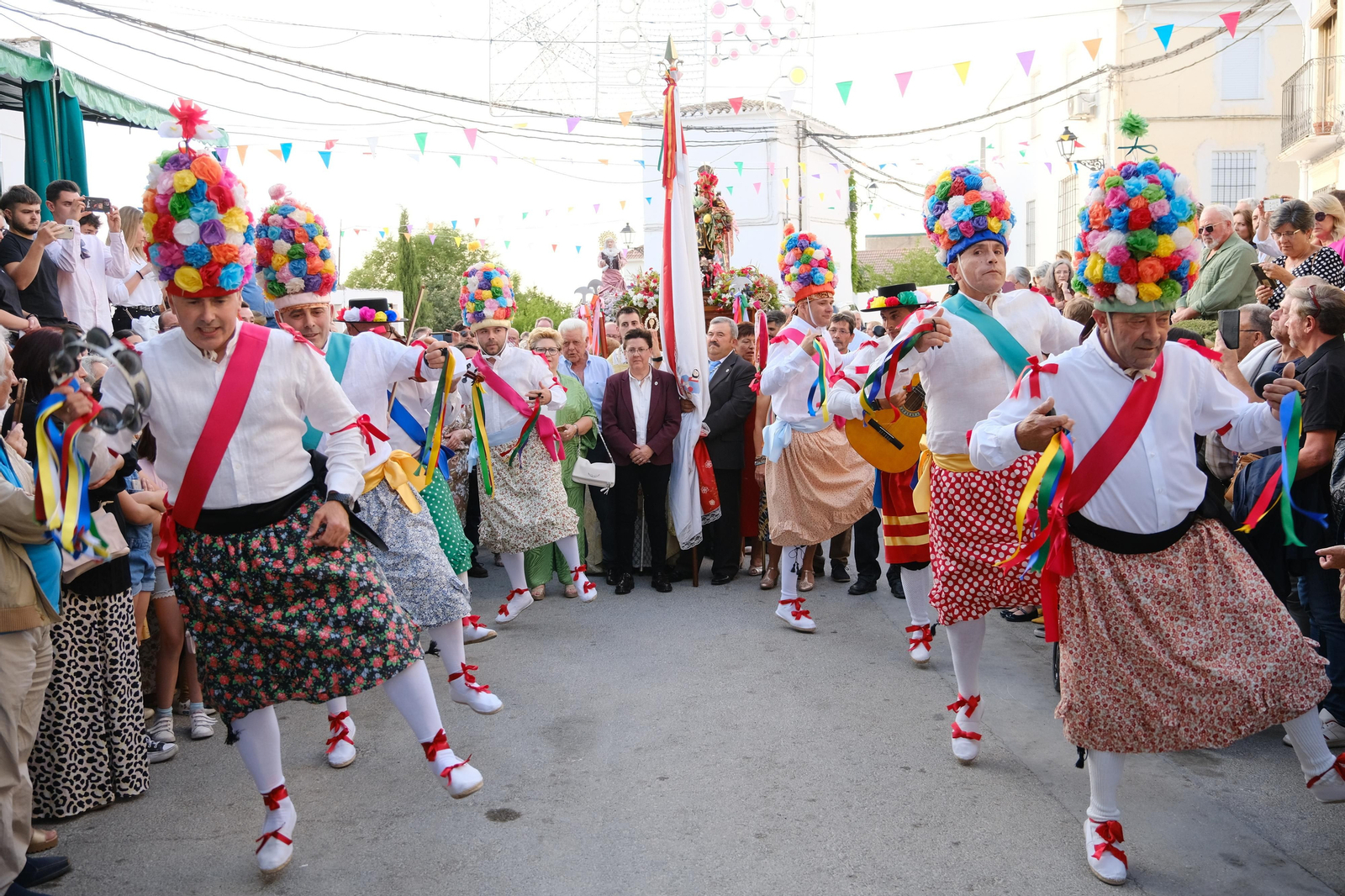 Las imágenes de San Isidro y los danzantes de Fuente-Tójar