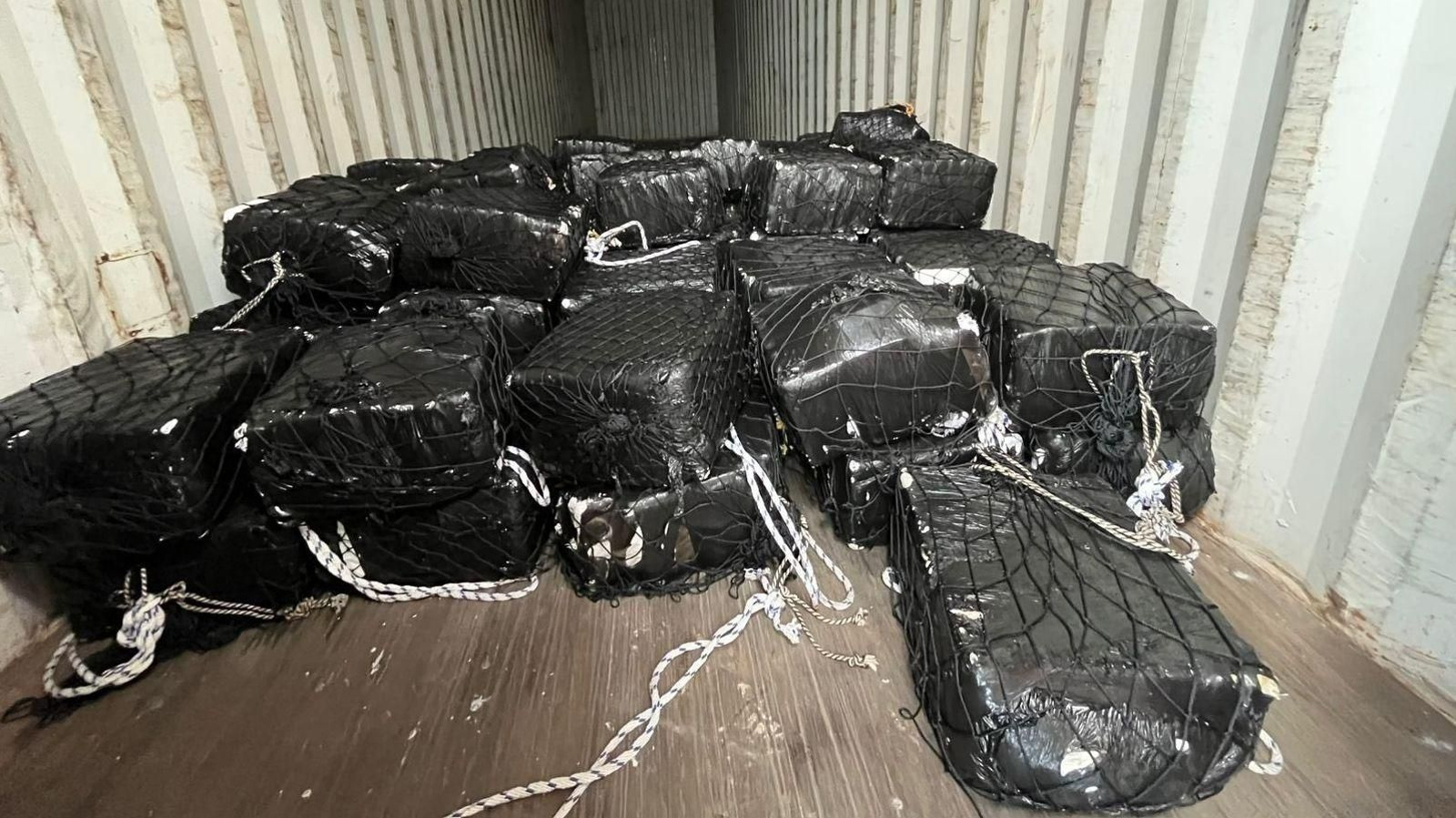 Las autoridades colombianas incautan 1.978 kilos de cocaína ocultos en un contenedor a bordo de un buque de carga que tenía como destino el puerto de Algeciras.