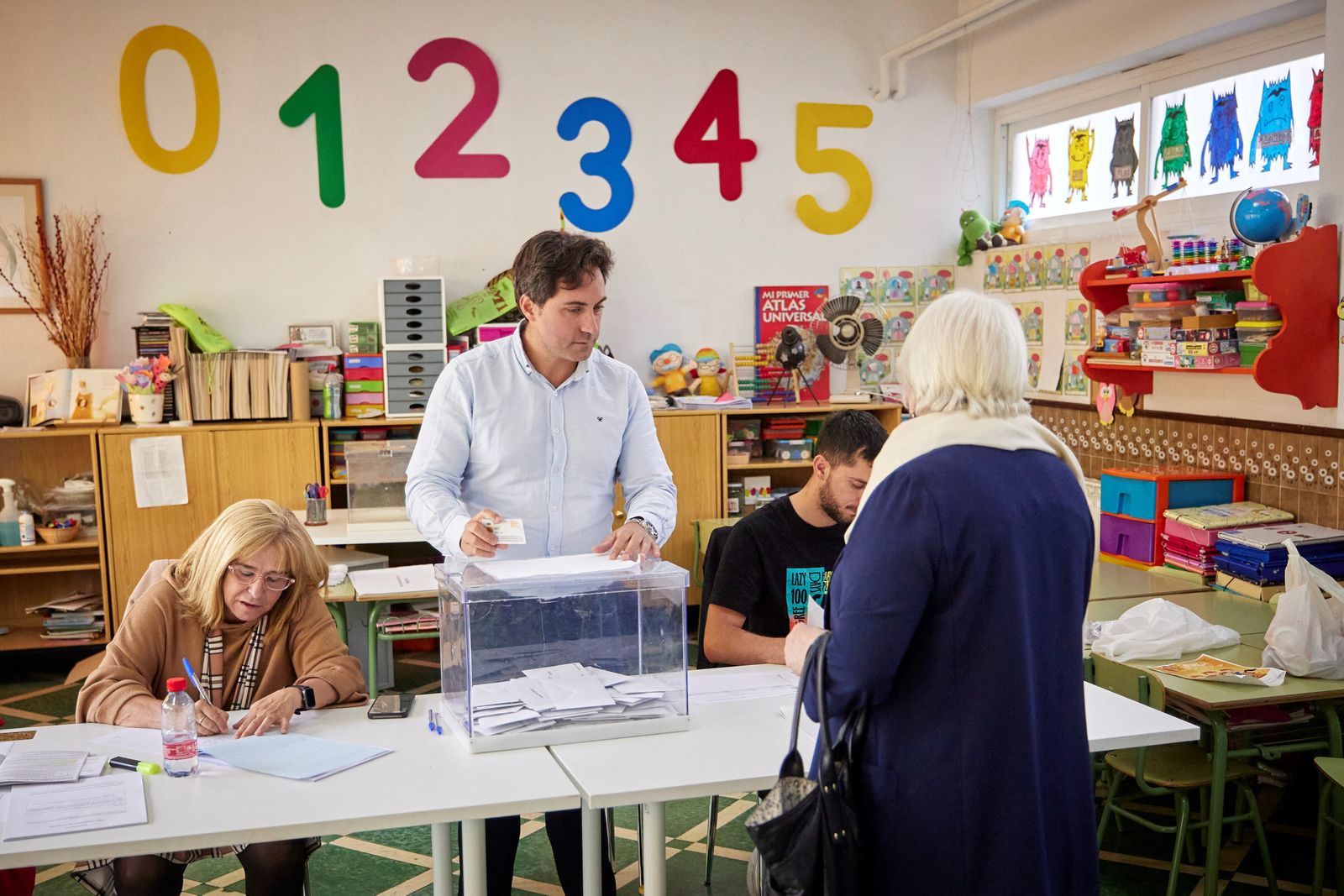 Fotos: así está votando Granada en el inicio de las elecciones municipales 2023