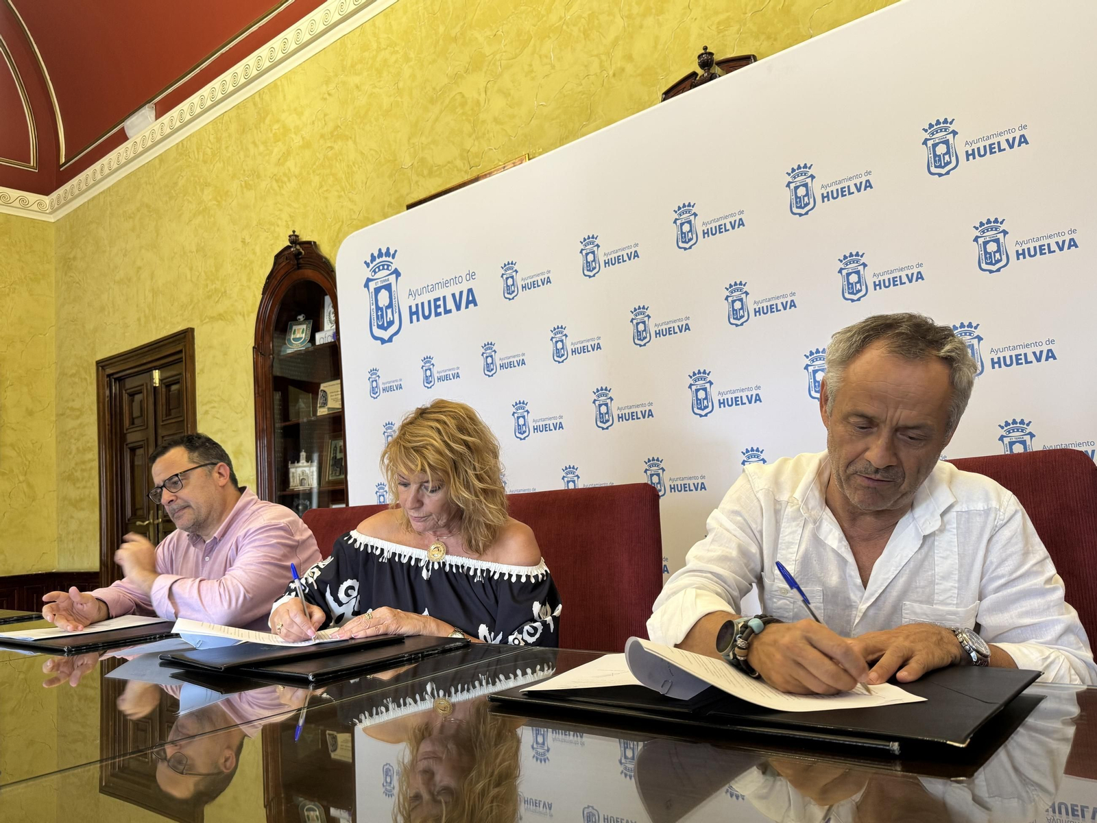 Momento de la firma del acuerdo