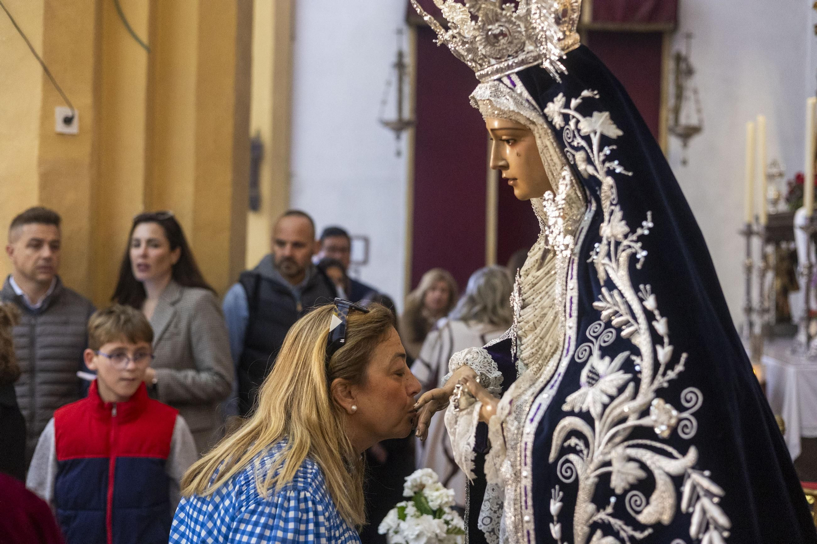 Imágenes del pregón de Semana Santa y besamanos en San Fernando el Domingo de Pasión