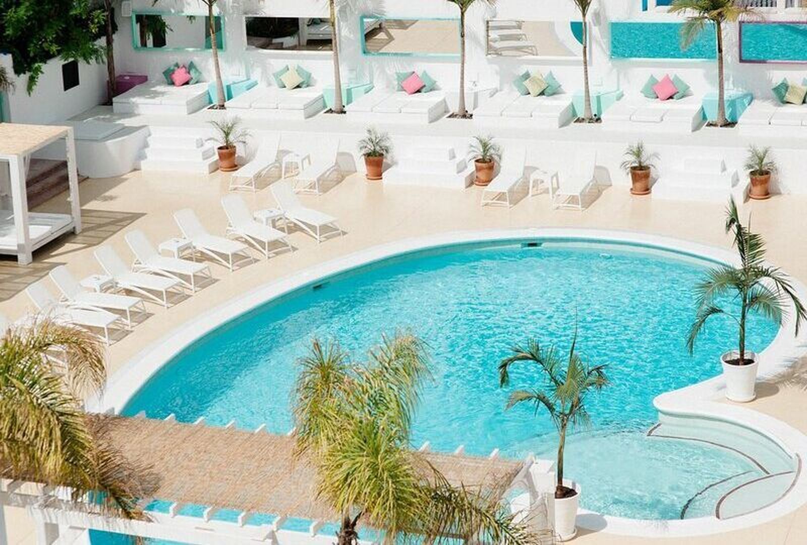 Piscina del nuevo apartahotel de Senator.