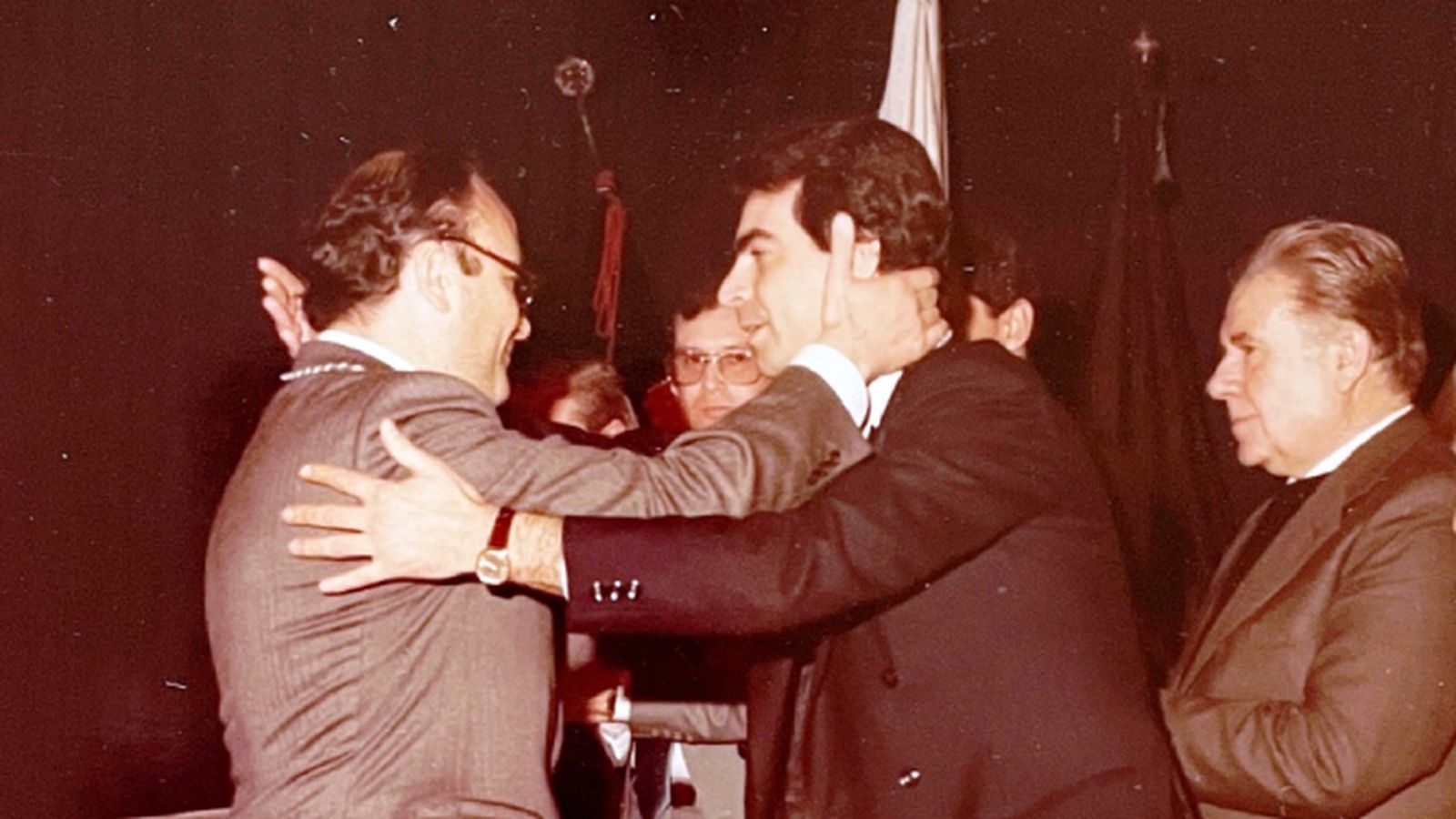 El saludo tras el pregón de Semana Santa de 1985.