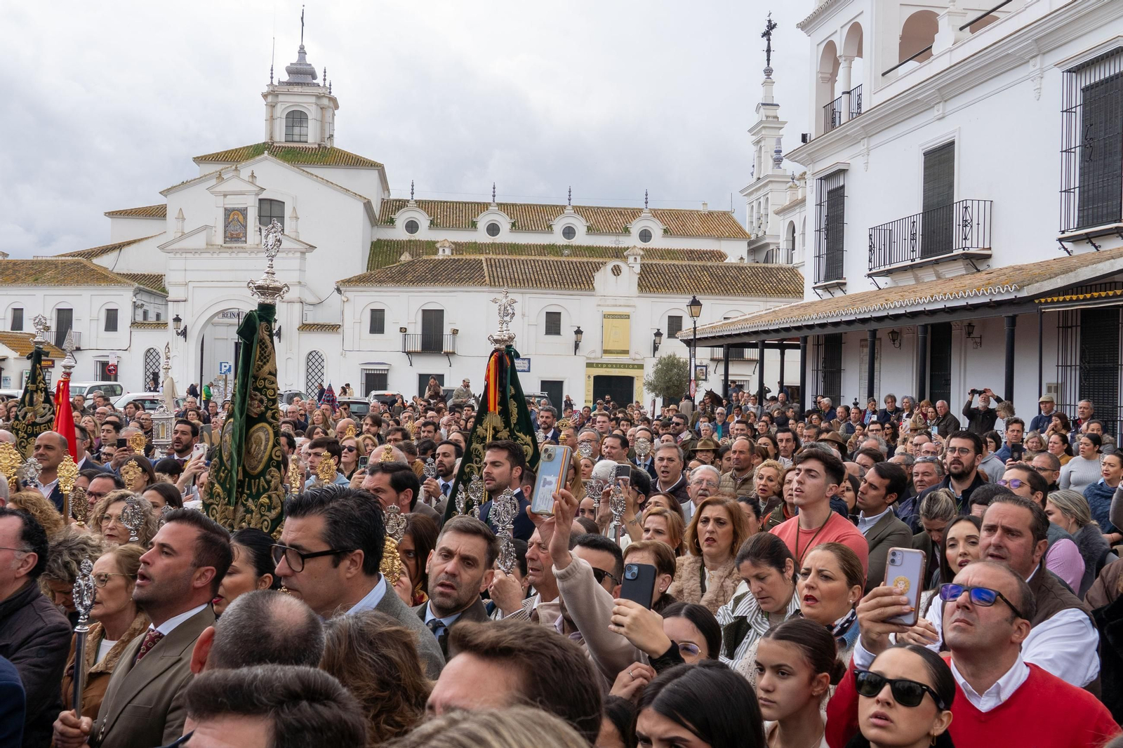 Imágenes de la peregrinación de la hermandad de Huelva al rocío en 2025