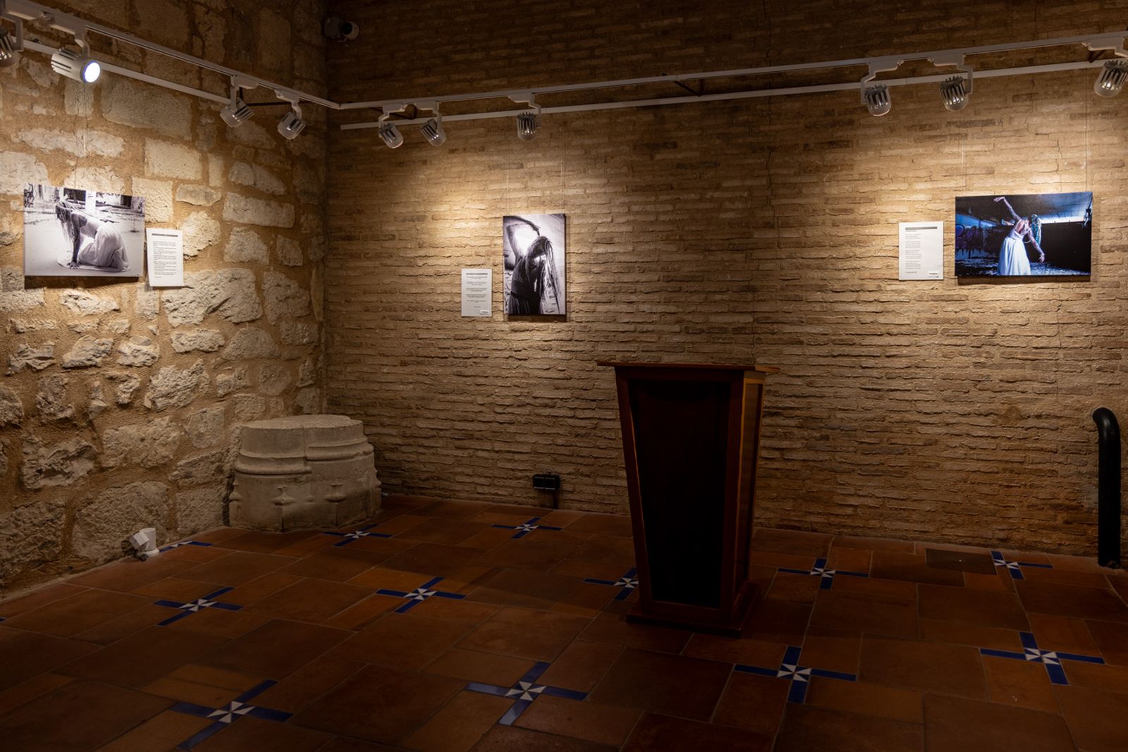 Una mirada al alma en blanco y negro: la exposición de fotografía que conmueve a Jaén, en imágenes