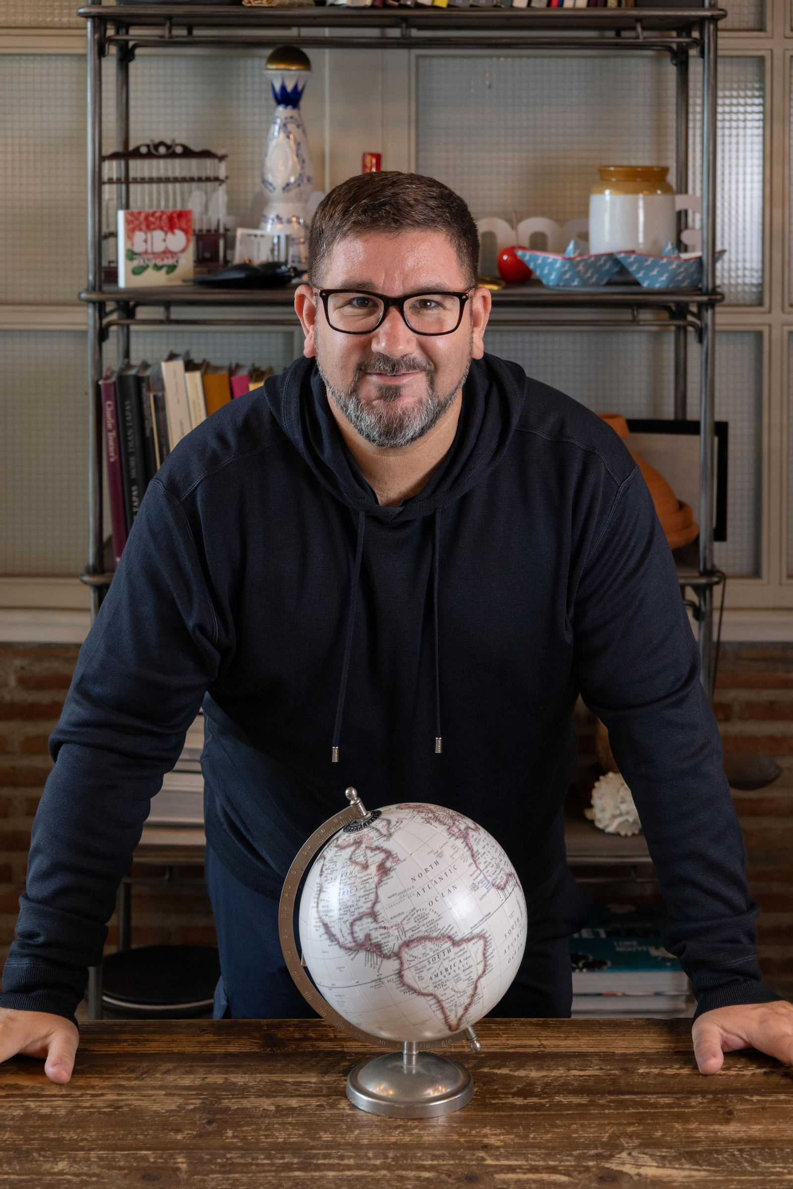 Dani García posa en el Atelier de Dani García, donde se 'cocinan' sus exitosos proyectos gastronómicos. Dani García posa en el Atelier de Dani García, donde se 'cocinan' sus exitosos proyectos gastronómicos.