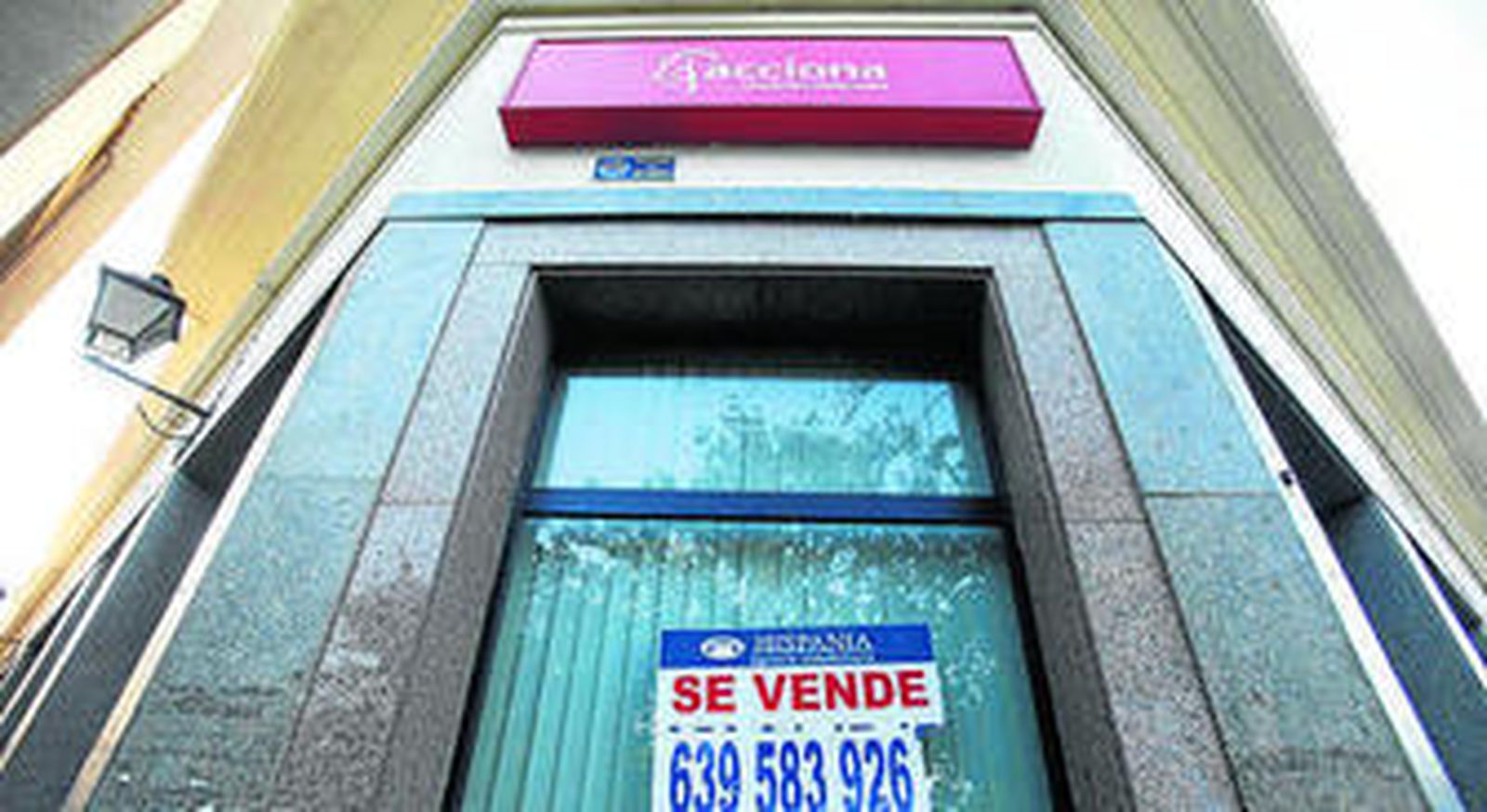 Acciona vende dos plantas de oficina en la avenida Ramón de Carranza.